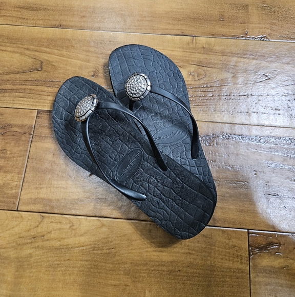 Shoes - Lindsay Phillips JORDI Black Flip-Flop & Snap Set Sandals